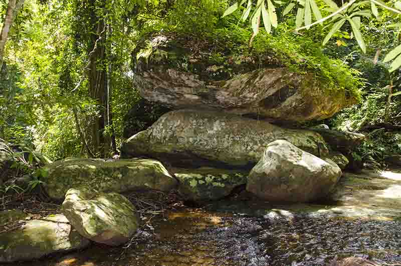 86 - Camboya - Kbal Speam o valle de las mil lingas - grabados en el lecho del rio